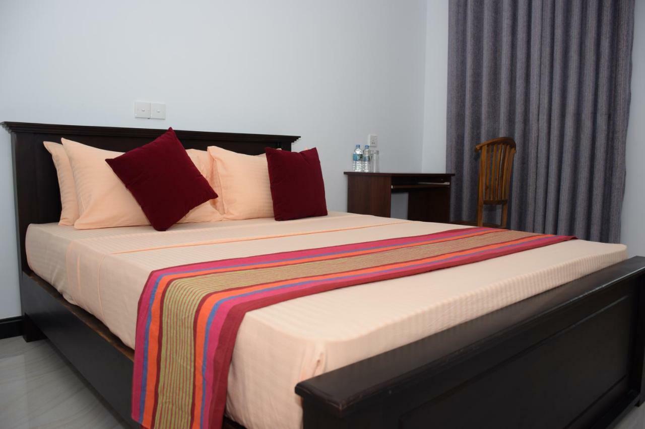 Gold Inn Дамбула Екстериор снимка