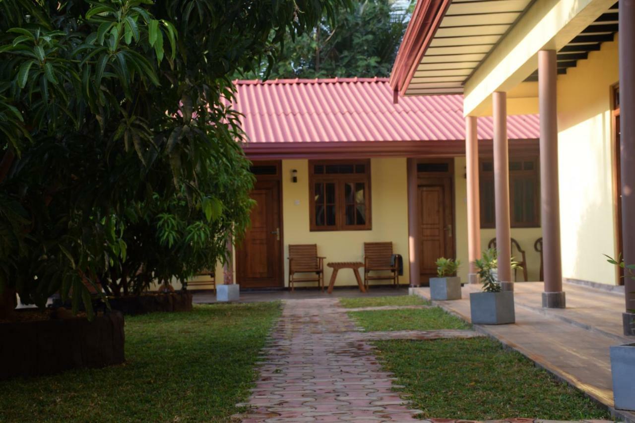 Gold Inn Дамбула Екстериор снимка